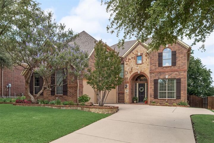 Property Photo: 942 Redbird Lane TX 75013