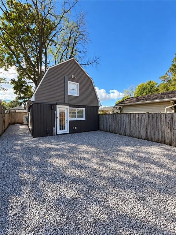 Property Photo:  42 Spring Street 2  ON N3T 4M5 