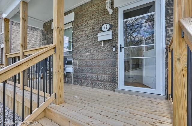 Property Photo:  42 Spring Street 1  ON N3T 4M5 