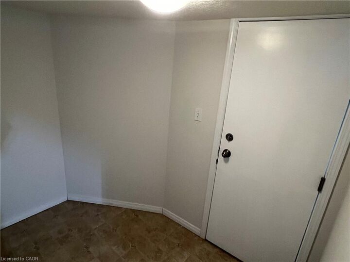 Property Photo:  14 Iron Gate Street Lower  ON N2N 3R8 