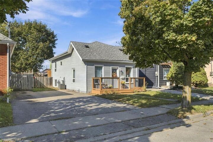 Property Photo:  41 Gordon Street  ON N3S 2N1 