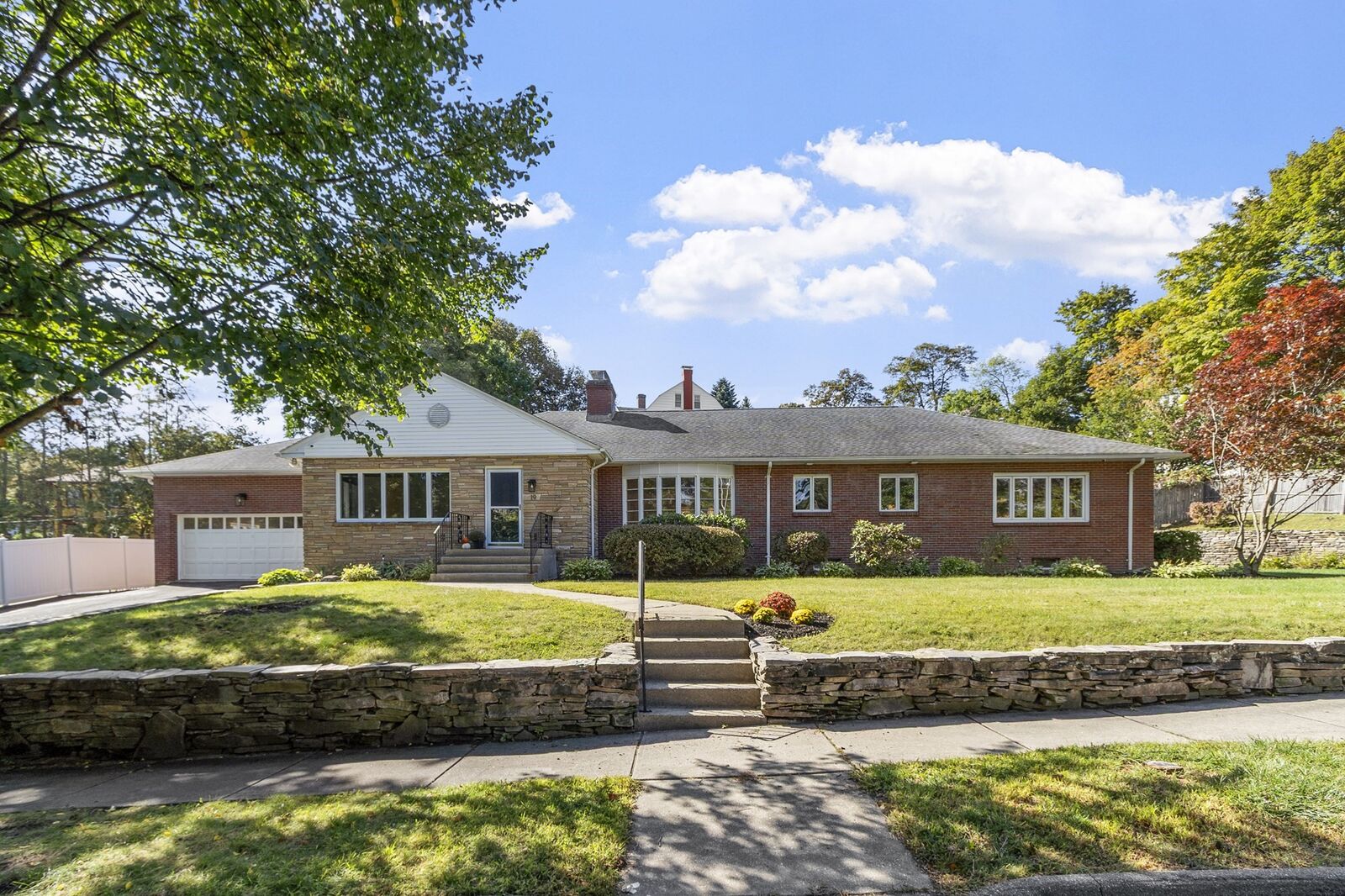 Property Photo:  19 Chamberlain Pkwy  MA 01602 