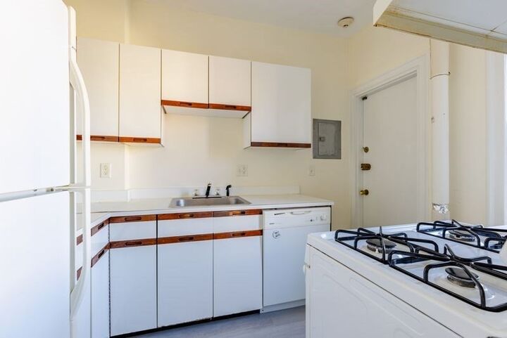Property Photo:  1263 Commonwealth Ave 4  MA 02134 