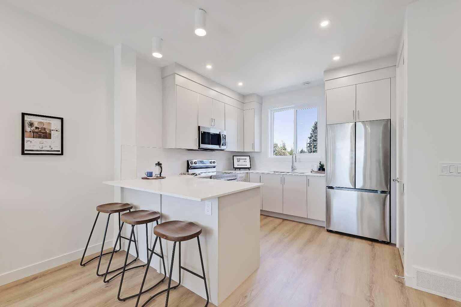 Property Photo:  828 8 Avenue NE 8  AB T2E 9E2 