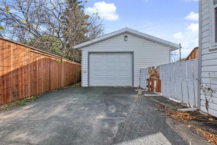 Property Photo:  9907 85 Avenue  AB T8V 0A1 