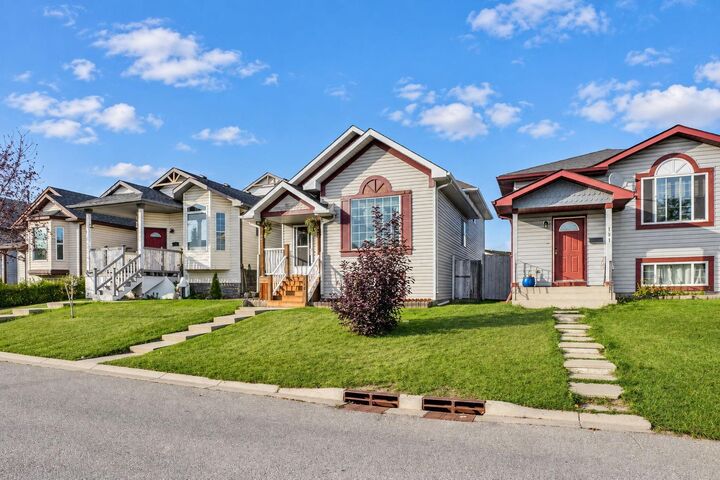 Property Photo:  177 Erin Circle SE  AB T2B 3H8 