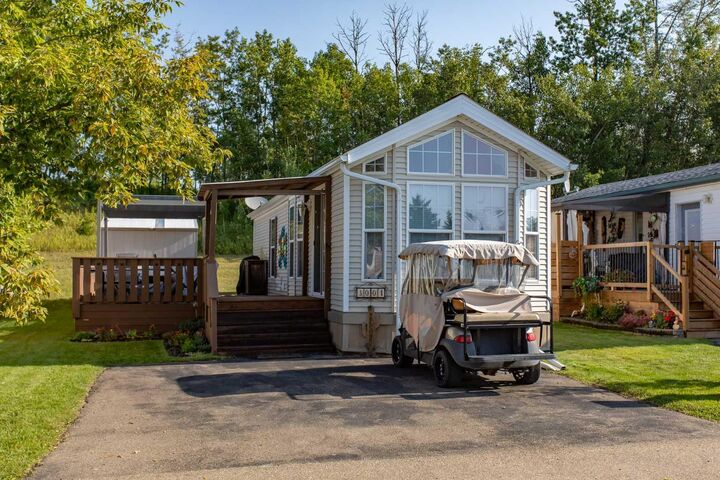 Property Photo:  25074 South Pine Lake Road 3004  AB T0M 1S0 