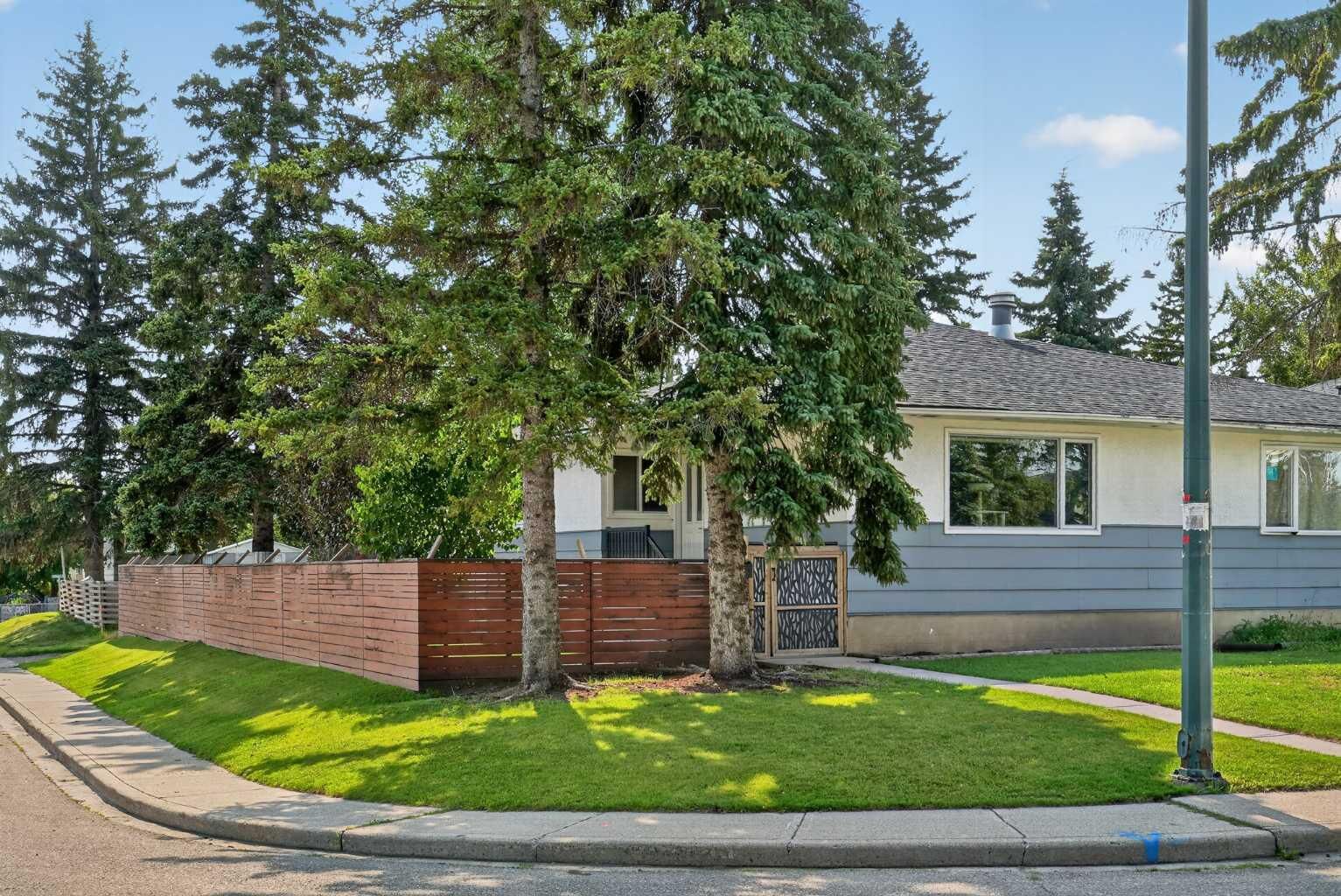 Property Photo:  21 Rossmere Road SW  AB T3C 2N8 