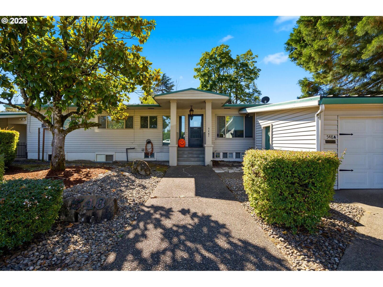 Property Photo: 548 NW 18th St OR 97128