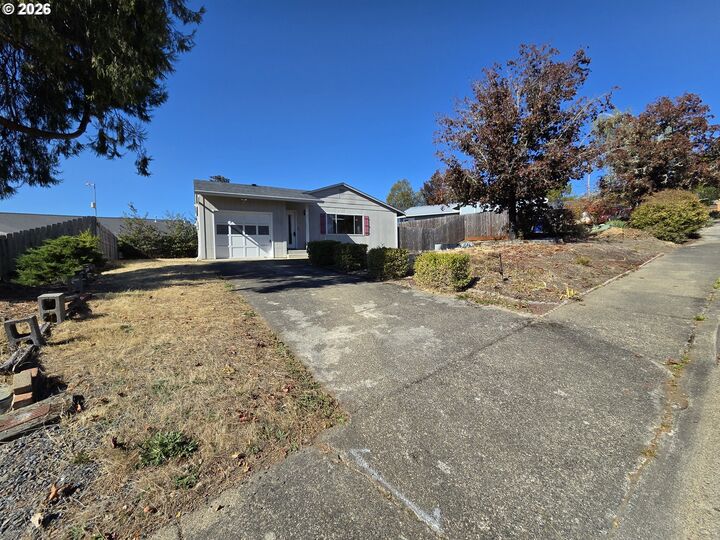 Property Photo:  410 NW Elizabeth Ave  OR 97496 
