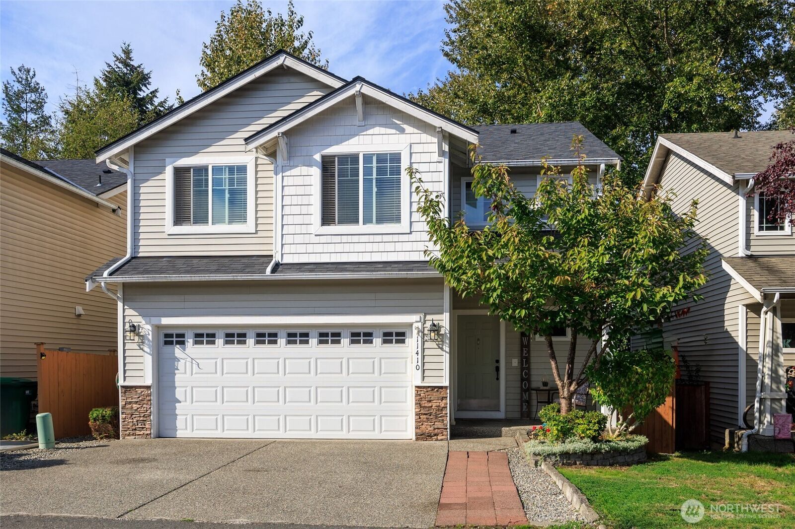 Property Photo:  11410  23rd Place W 28  WA 98204 