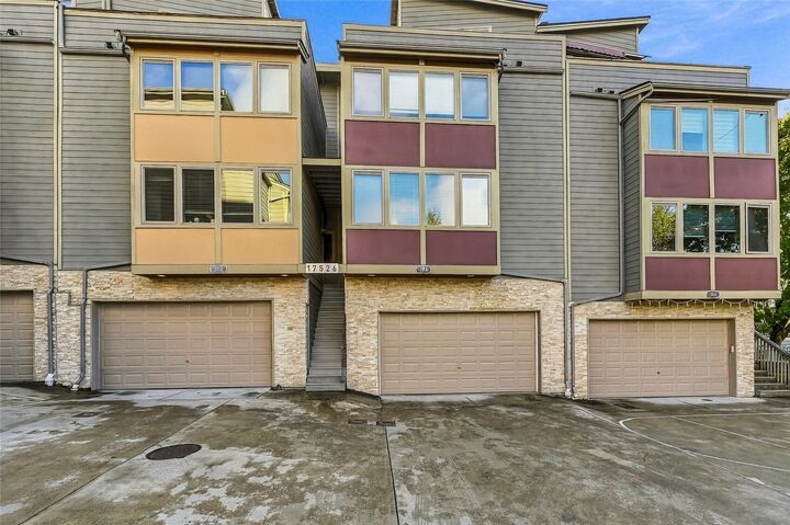 Property Photo:  17526  83rd Place NE 103  WA 98028 
