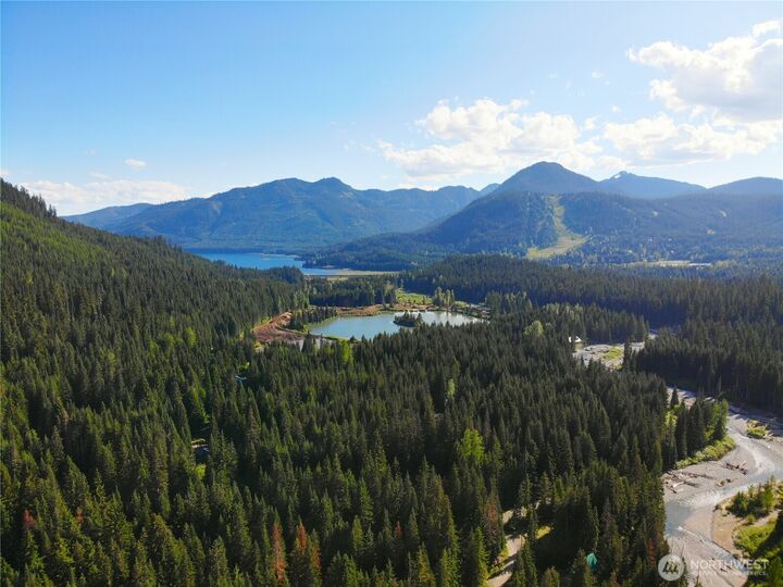 Property Photo:  26 Xx  Trail Ridge Lane  WA 98068 