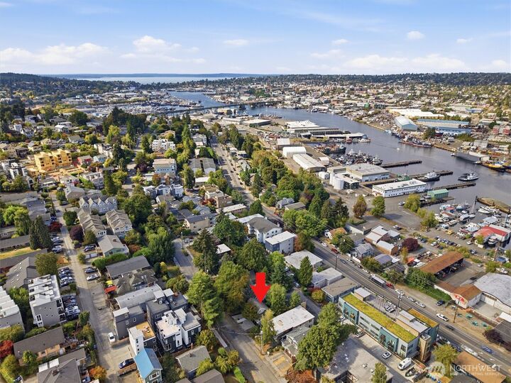 Property Photo: 626 W Emerson Street WA 98119