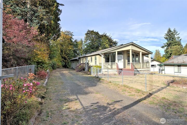 Property Photo:  1320  Dickinson Avenue  WA 98584 