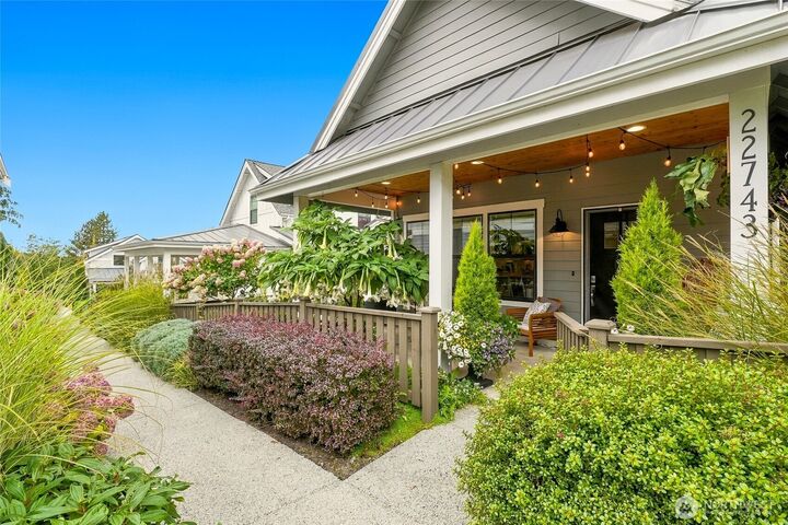 Property Photo: 22743 SE 14th Court 14 WA 98075