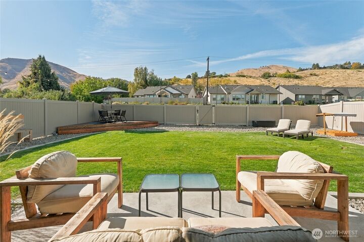 Property Photo:  978  Racine Springs Drive  WA 98801 