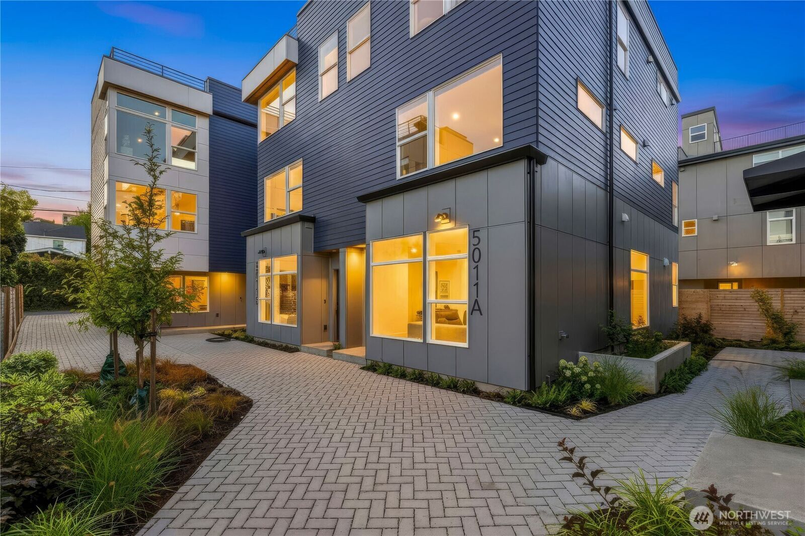 Property Photo:  5011  Fauntleroy Way SW B  WA 98136 