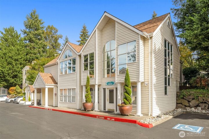 Property Photo:  2600  118th Avenue SE 4-101  WA 98005 