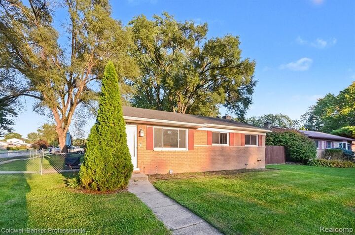 Property Photo: 35470 Blairmoor Drive MI 48035