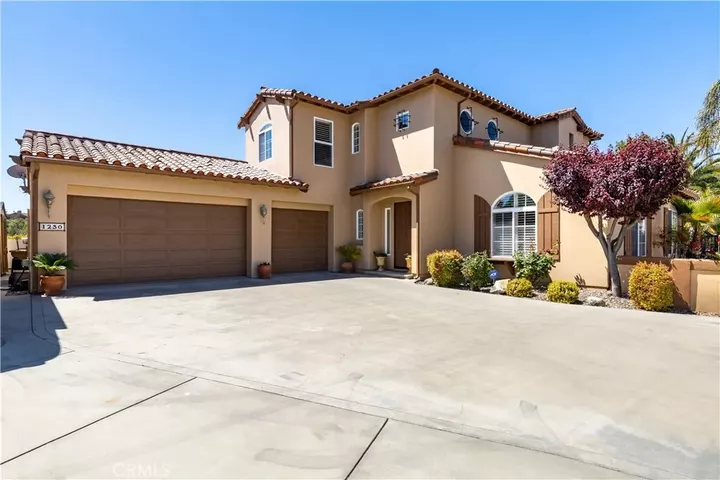 Property Photo: 1230 Windsong Way CA 93446