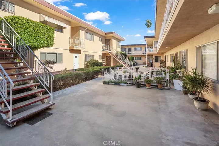 Property Photo:  420 N Market 9  CA 90302 