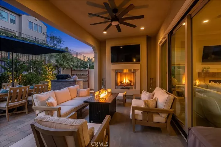 Property Photo:  1809 Canyon Oaks Lane  CA 92610 