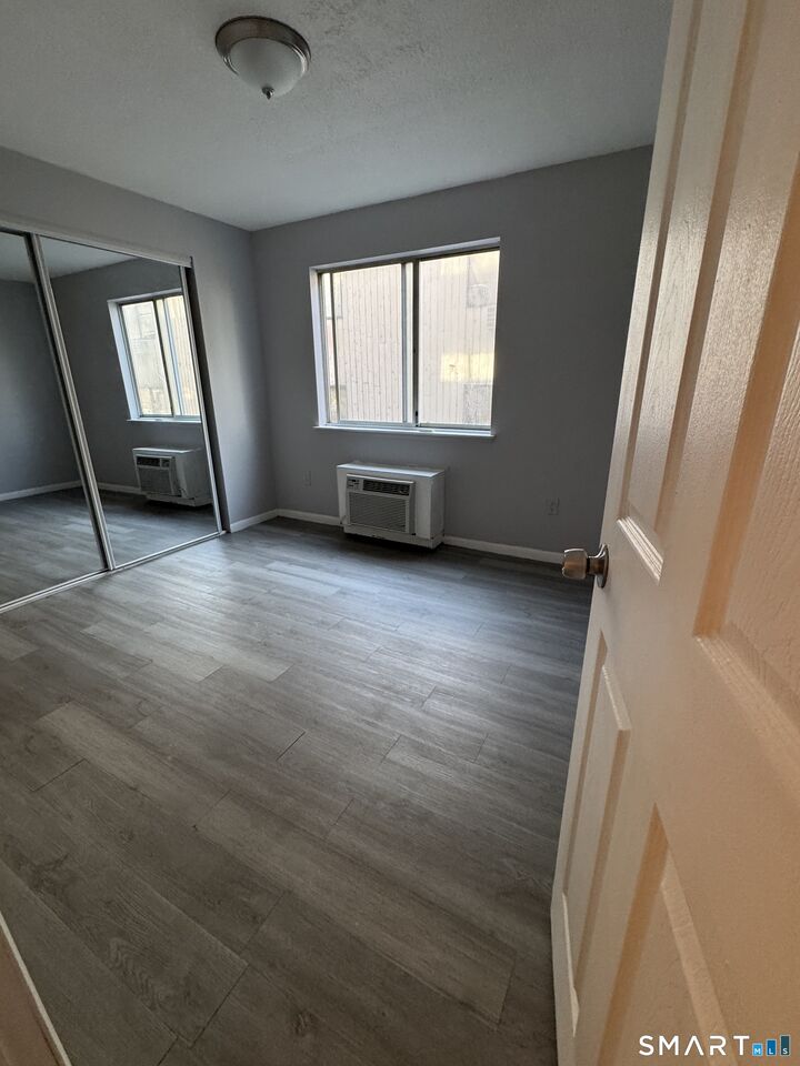 Property Photo: 1492 North Avenue 102 CT 06604