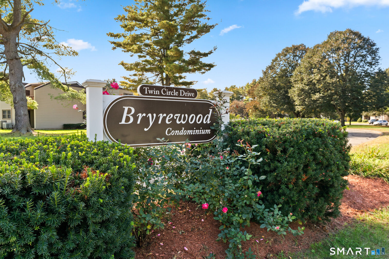 Property Photo:  609 Twin Circle Drive 609  CT 06074 