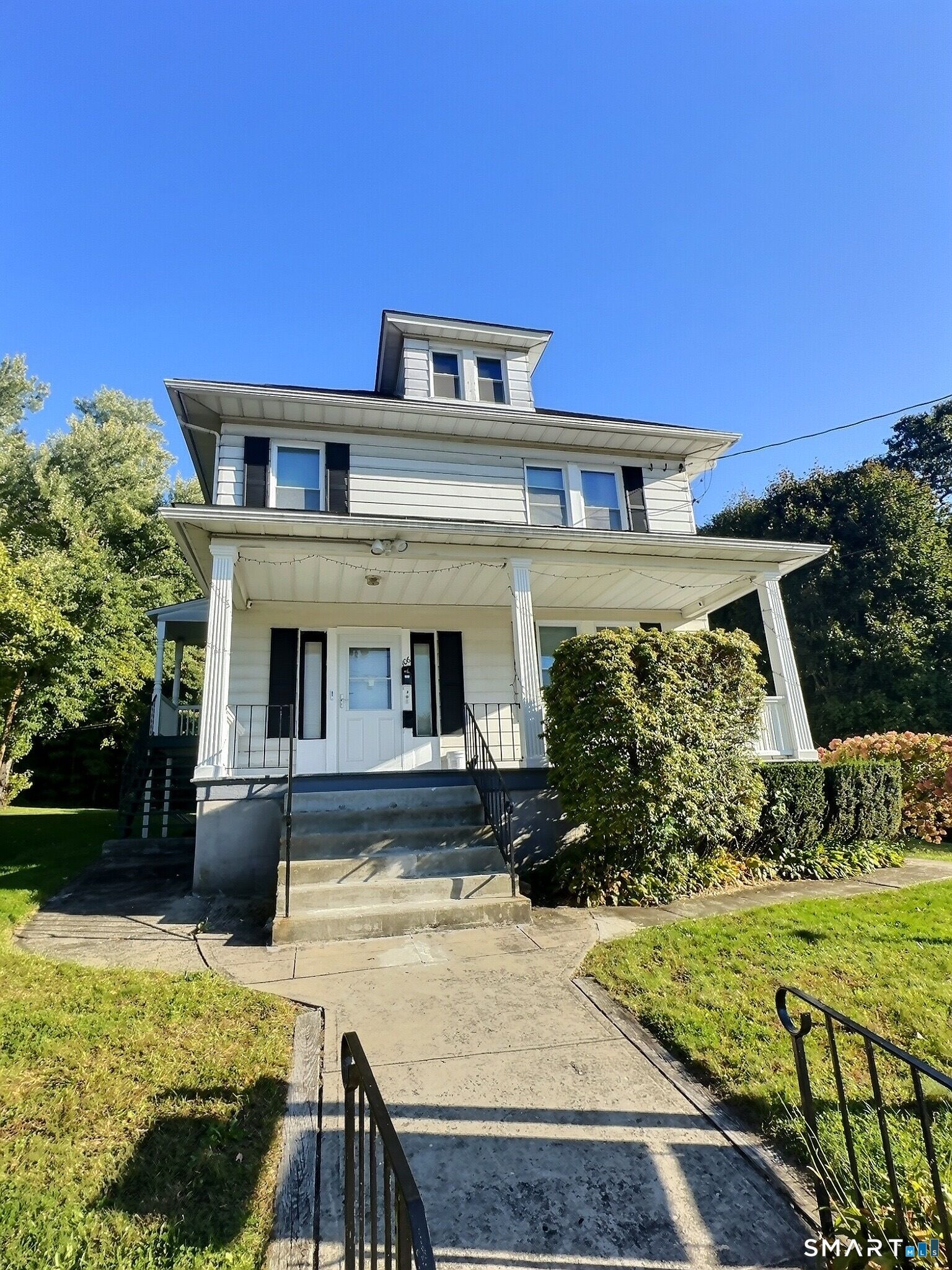 Property Photo:  106 Myrtle Avenue 1  CT 06401 