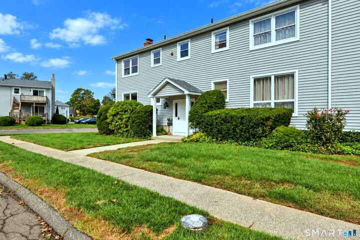 Property Photo:  