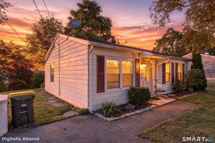 Property Photo: 15 Belleview Terrace CT 06401