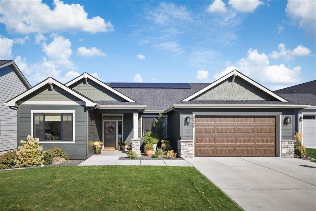 Property Photo: 22935 E Edgewater Ln WA 99019