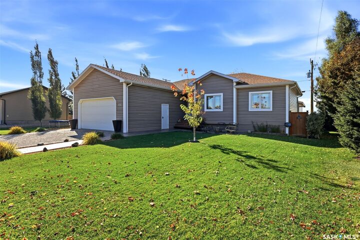 Property Photo:  124 2nd Avenue W  SK S0G 3M0 