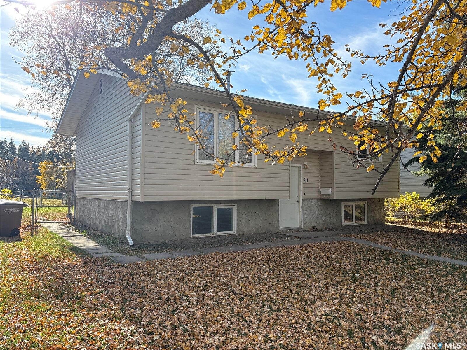 Property Photo:  811 Main Street  SK S0J 0E0 