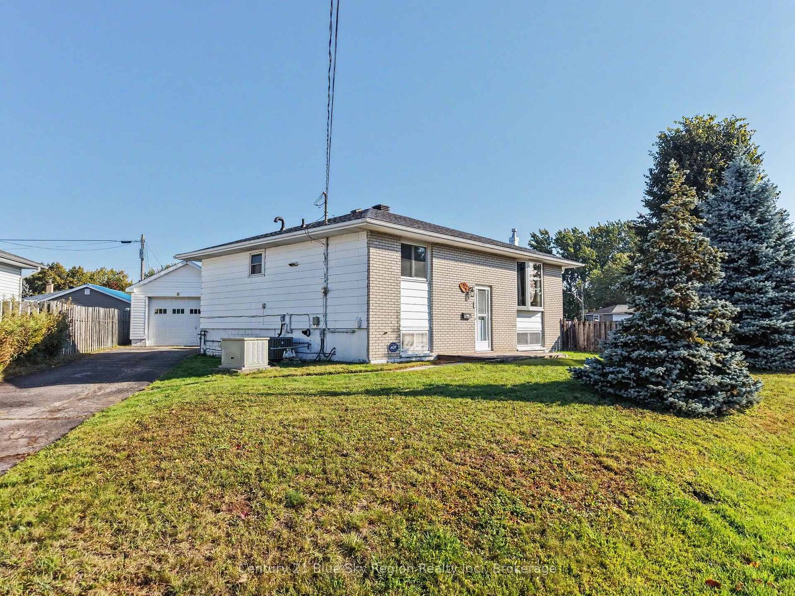 Property Photo: 58 Van Horne Crescent ON P1A 1G3