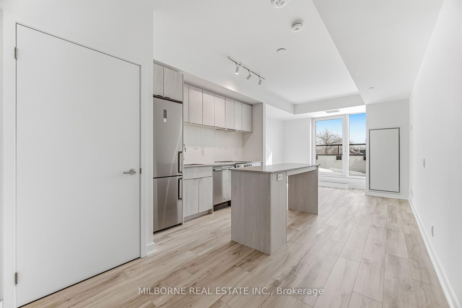 Property Photo:  1660 Bloor Street W 510  ON M6P 1A8 