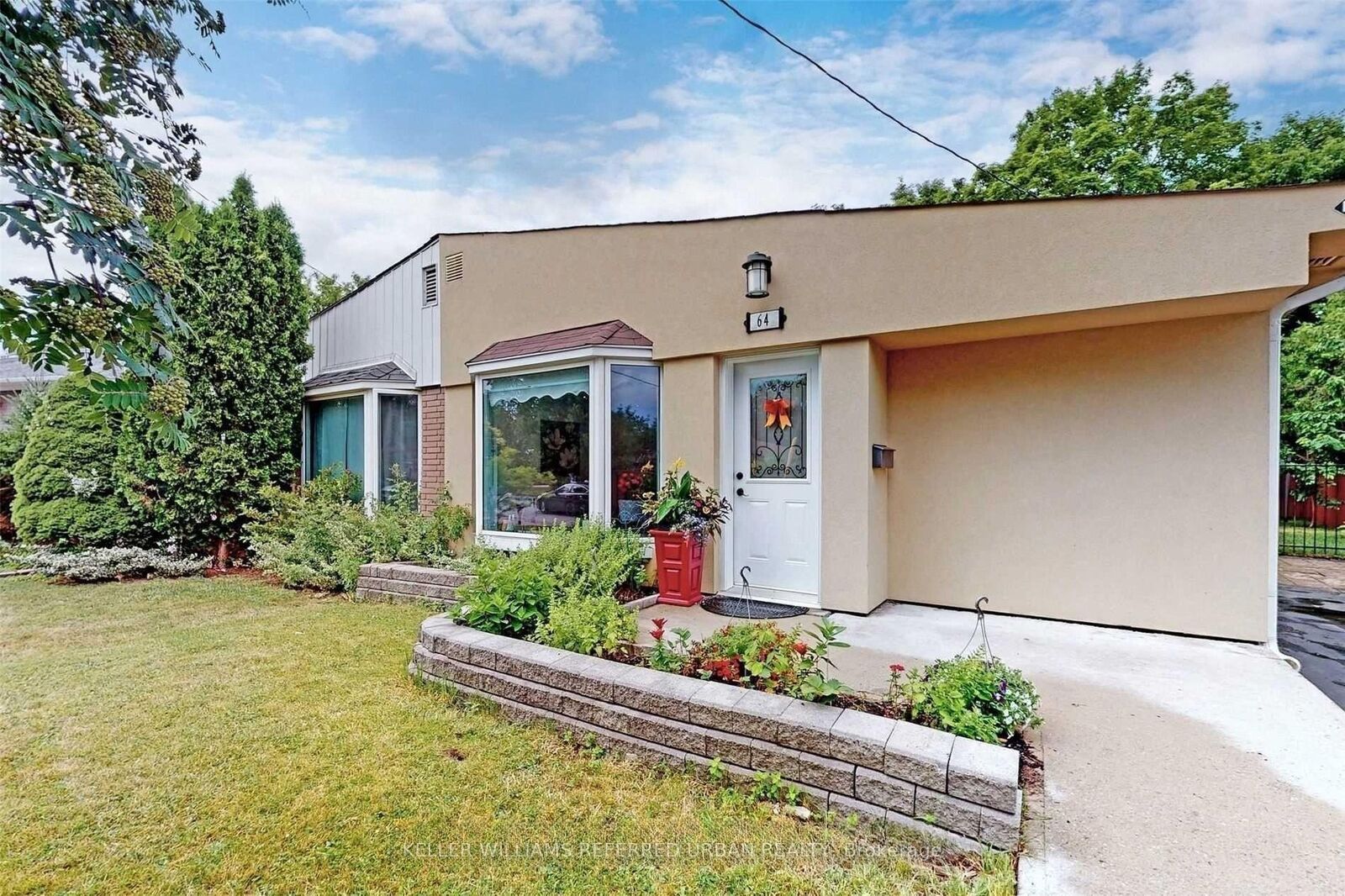 Property Photo:  64 Lindsay Avenue  ON L3Y 4N6 