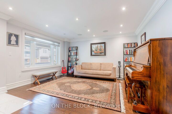 Property Photo:  21 Craigmore Crescent  ON M2N 2Y2 