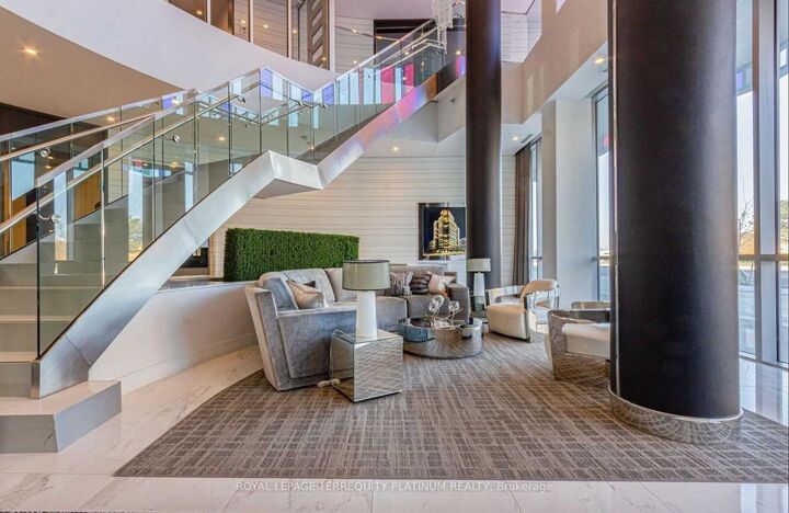 Property Photo:  9471 Yonge Street 502  ON L4C 0Z5 