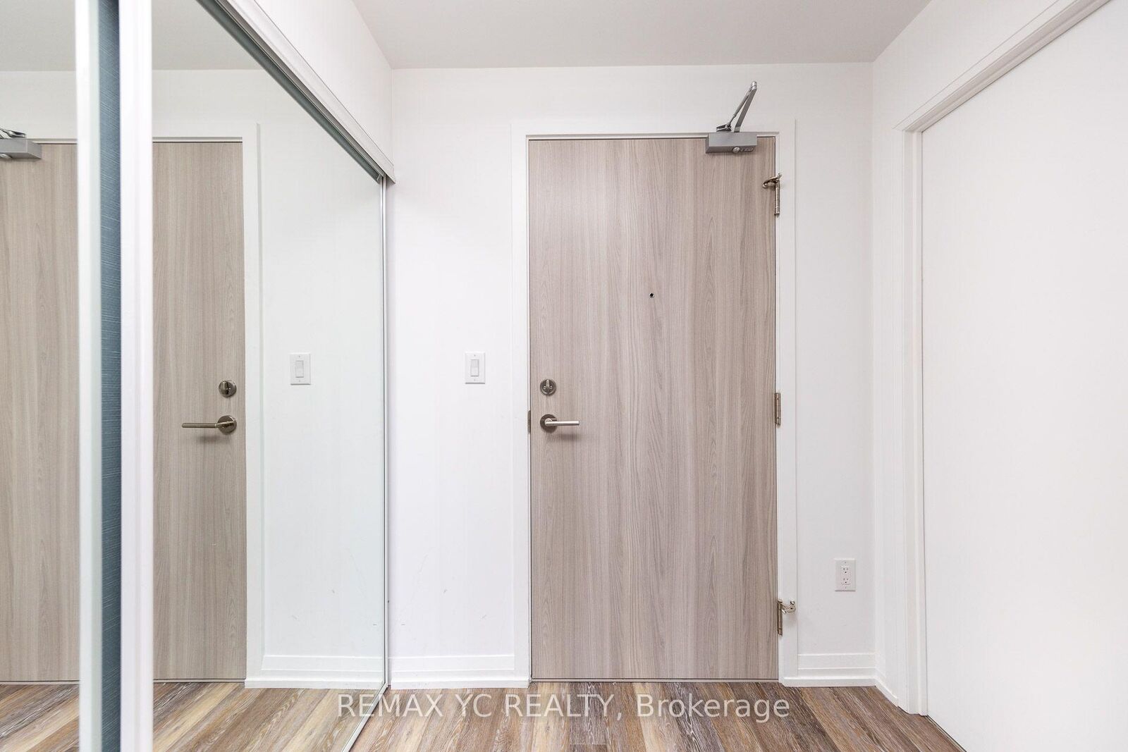 Property Photo:  75 Canterbury Place 2110  ON M2N 0L2 