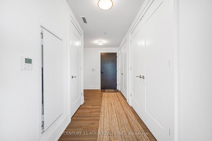 Photo de la propriété:  25 Adra Grado Way 1219  ON M2J 0H6 