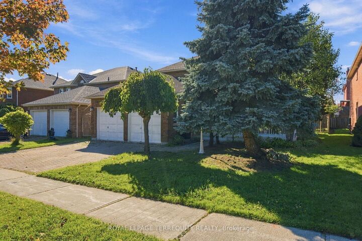 Property Photo: 8 Mallory Avenue ON L3R 6P7