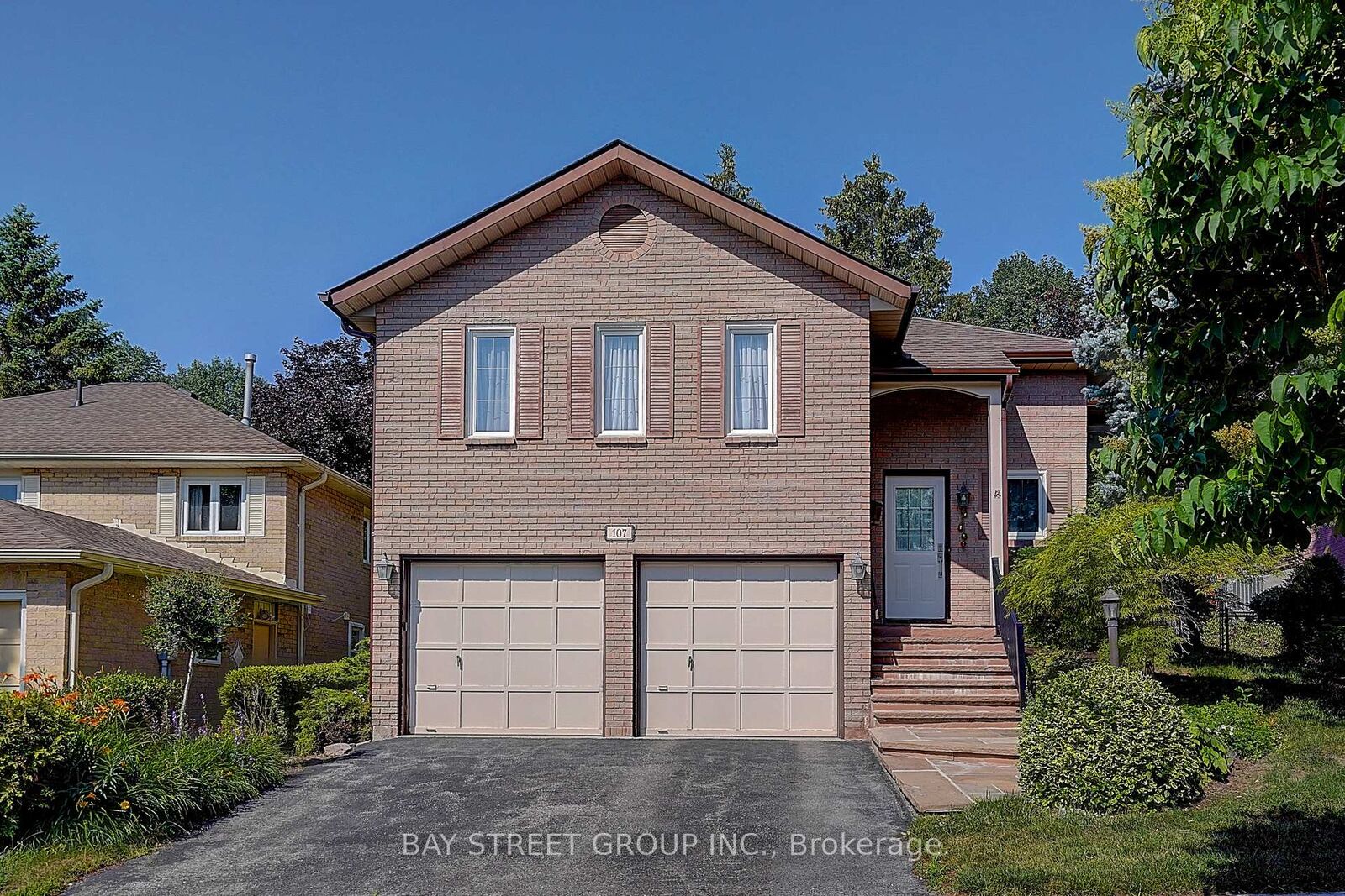 Property Photo:  107 Crawford Rose Drive  ON L4G 4S1 