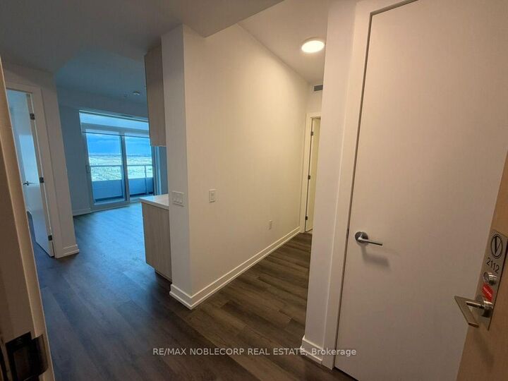 Property Photo:  5 Meadowdale Road 2112  ON L4K 0C7 