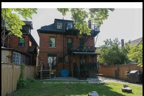 Property Photo:  66 Wellington Street S  ON L8N 2R1 