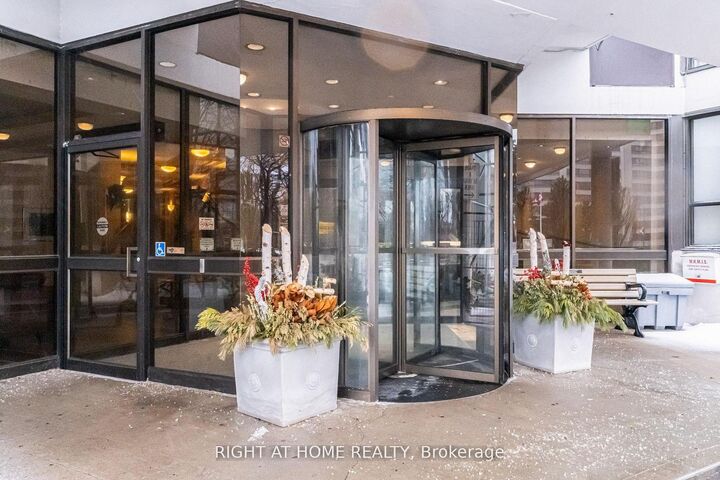 Property Photo:  1333 Bloor Street E 606  ON L4Y 3T6 