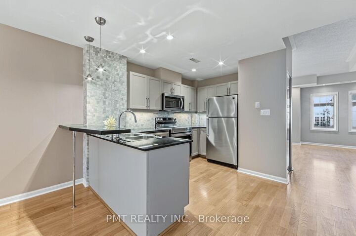 Property Photo: 11 Niagara Street 23 ON M5V 3N9