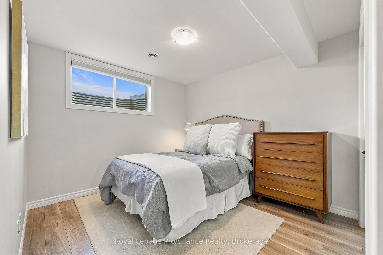 Property Photo:  18 Covington Crescent  ON K8N 0L1 
