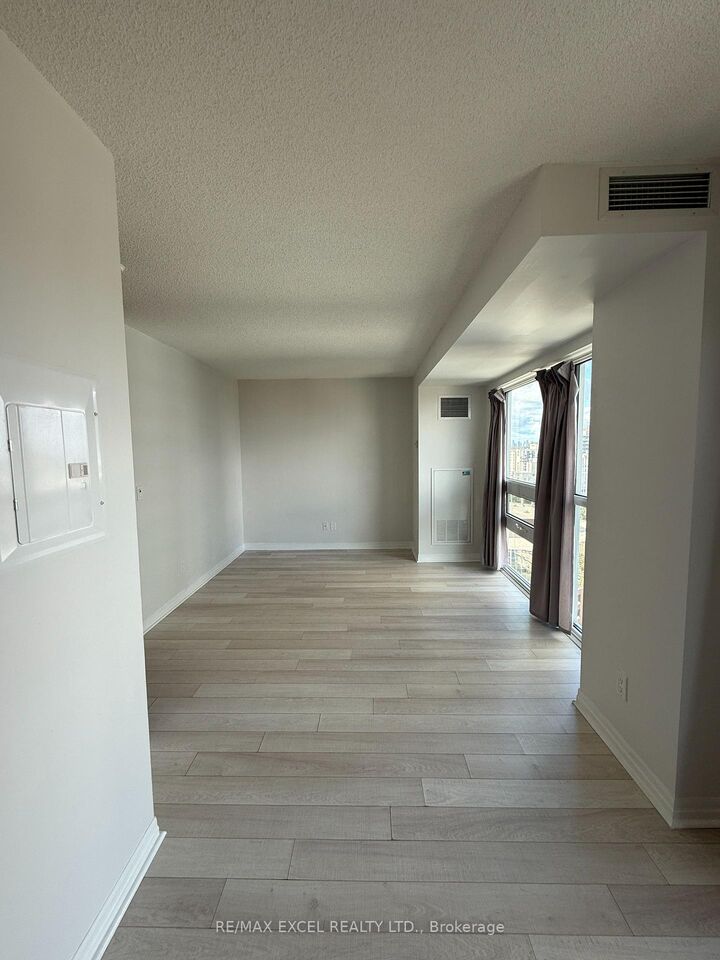 Property Photo:  275 Yorkland Road 1903  ON M2J 0B4 